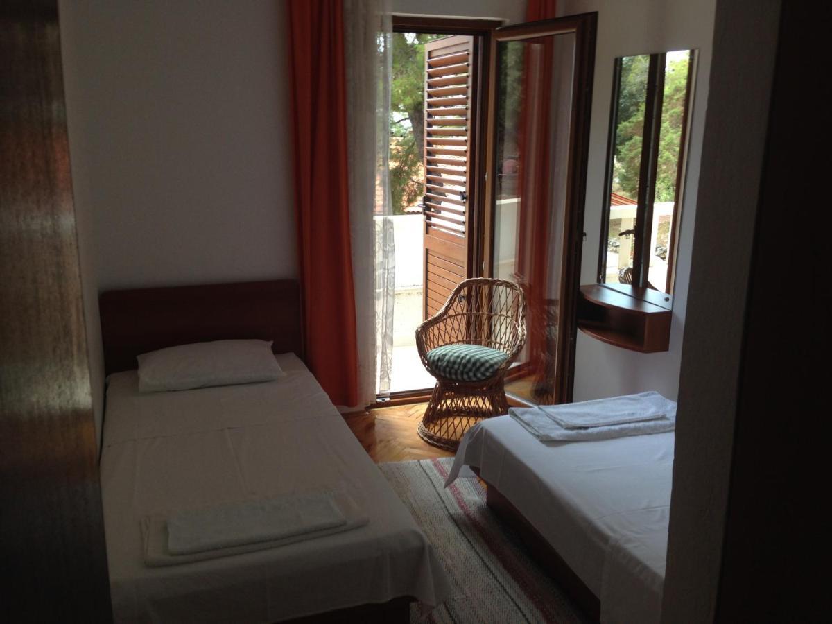 Pansion Jure Matijevic 3* Sveta Nedelja (Hvar)