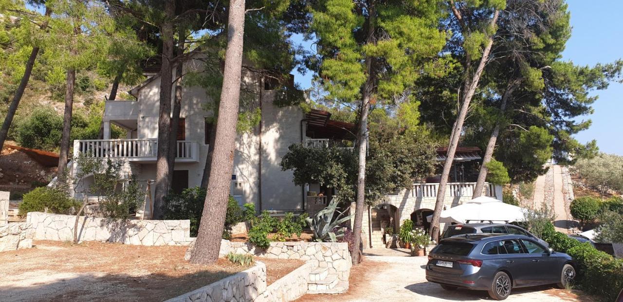 Pansion Jure Matijevic krevet i doručak Sveta Nedelja (Hvar)
