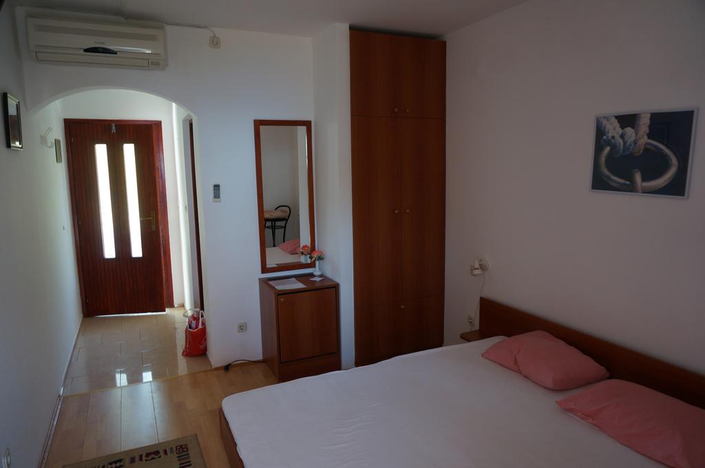 Pansion Jure Matijevic 3* Sveta Nedelja (Hvar)